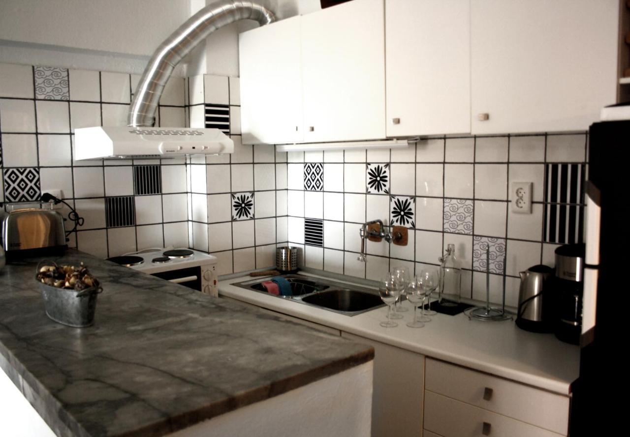 Beachfront Garden Apartment- Atlas Complex Лутраки Екстериор снимка